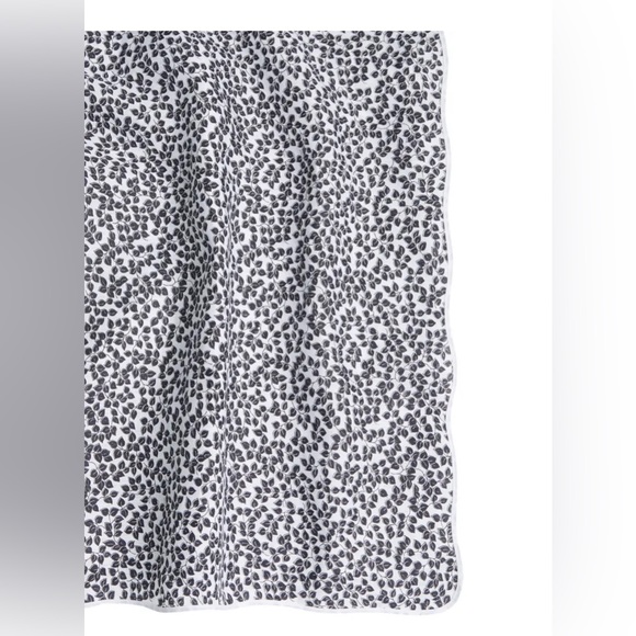 Matouk Margot Oblong Floral Printed Linen Tablecloth 70" x 126" Midnight - Picture 5 of 5